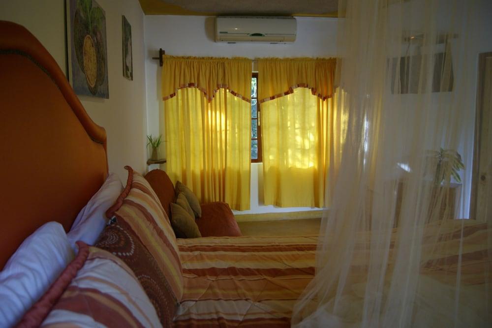 San San Tropez Hotel Port Antonio Exterior photo