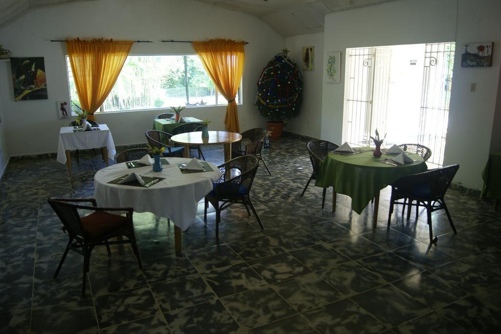 San San Tropez Hotel Port Antonio Exterior photo