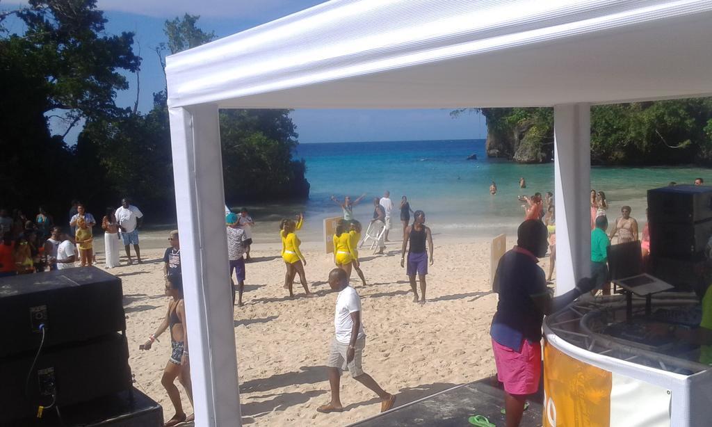 San San Tropez Hotel Port Antonio Exterior photo